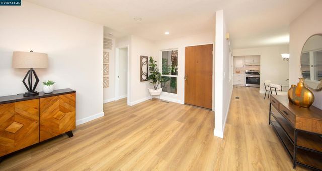 600 Terra California Dr 4, Walnut Creek, CA 94595