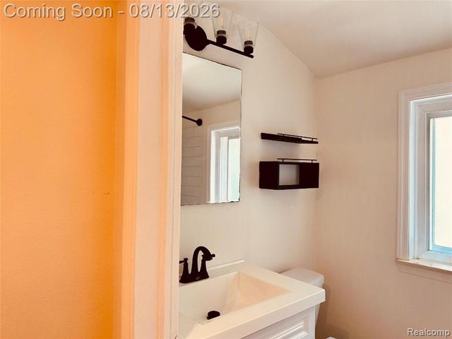 8659 Harding Street, Center Line, MI 48015