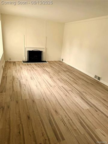 8659 Harding Street, Center Line, MI 48015