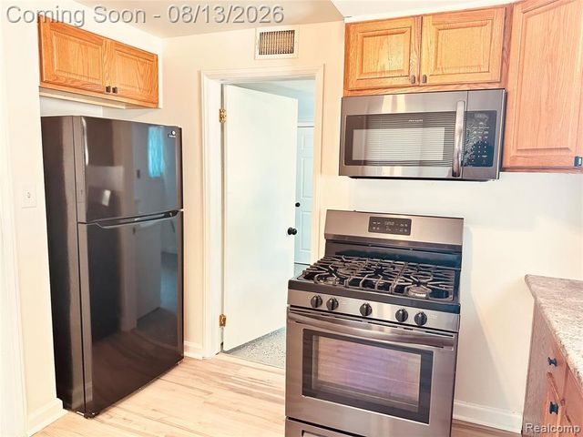 8659 Harding Street, Center Line, MI 48015