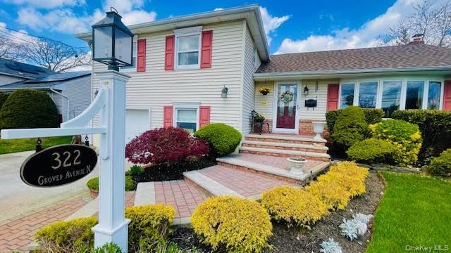 322 Grover Avenue N, Massapequa Park, NY 11762