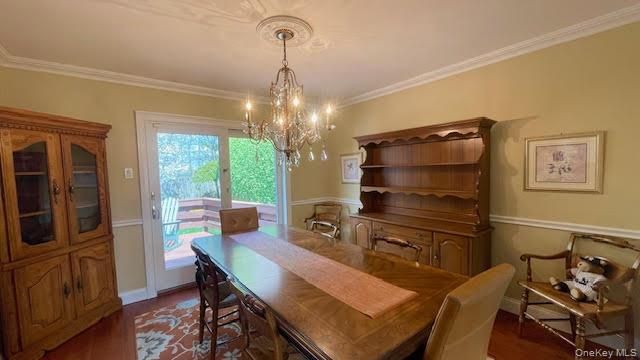 322 Grover Avenue N, Massapequa Park, NY 11762