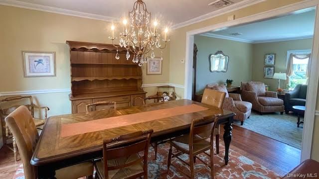 322 Grover Avenue N, Massapequa Park, NY 11762