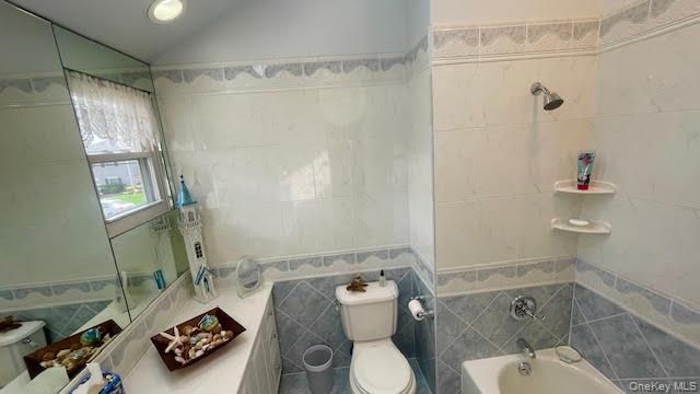 322 Grover Avenue N, Massapequa Park, NY 11762