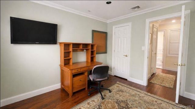 322 Grover Avenue N, Massapequa Park, NY 11762