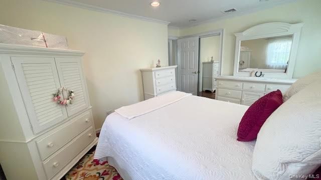 322 Grover Avenue N, Massapequa Park, NY 11762