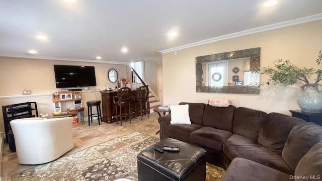 322 Grover Avenue N, Massapequa Park, NY 11762