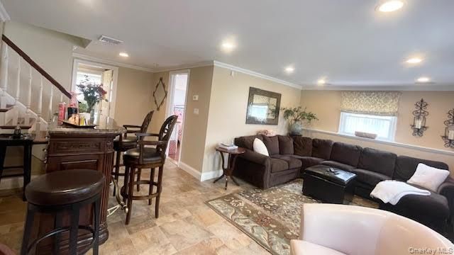 322 Grover Avenue N, Massapequa Park, NY 11762