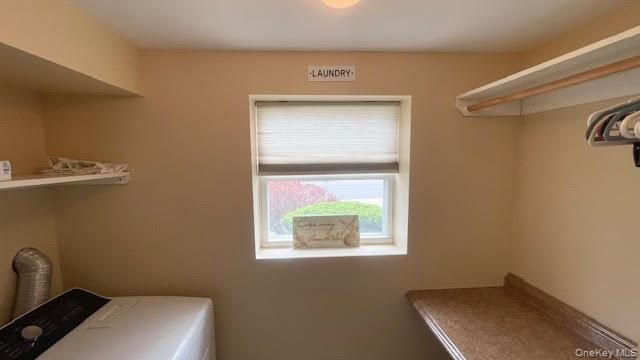 322 Grover Avenue N, Massapequa Park, NY 11762