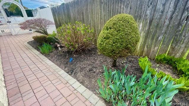 322 Grover Avenue N, Massapequa Park, NY 11762