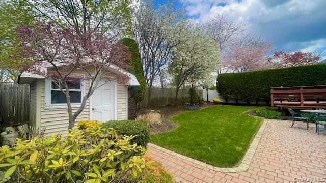 322 Grover Avenue N, Massapequa Park, NY 11762