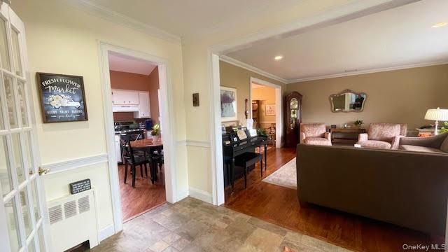 322 Grover Avenue N, Massapequa Park, NY 11762