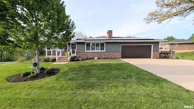 506 HILLCREST Drive, Washington, IL 61571