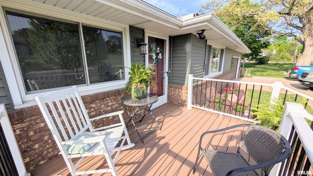 506 HILLCREST Drive, Washington, IL 61571