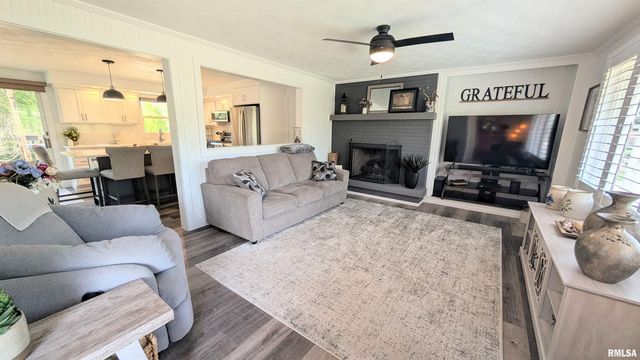 506 HILLCREST Drive, Washington, IL 61571