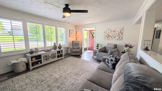506 HILLCREST Drive, Washington, IL 61571