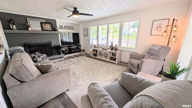 506 HILLCREST Drive, Washington, IL 61571