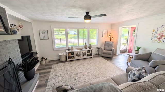 506 HILLCREST Drive, Washington, IL 61571