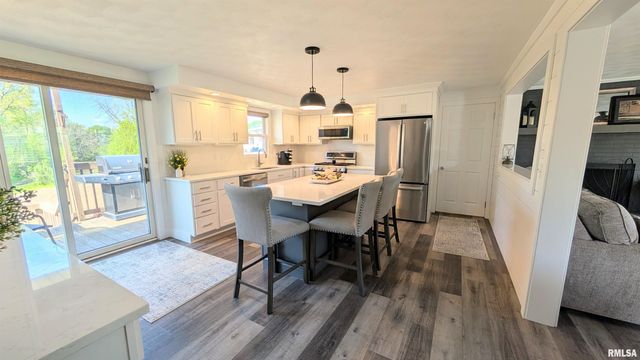 506 HILLCREST Drive, Washington, IL 61571