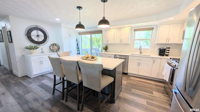 506 HILLCREST Drive, Washington, IL 61571