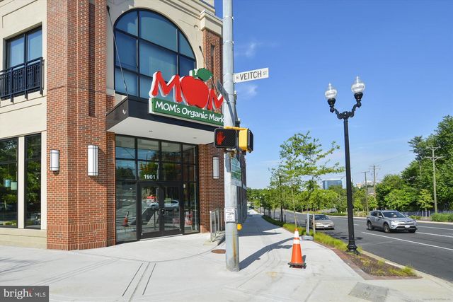 1310 S GLEBE RD, Arlington, VA 22204