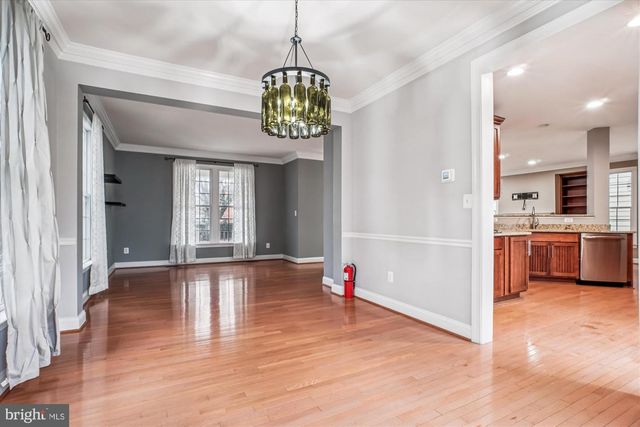 1310 S GLEBE RD, Arlington, VA 22204