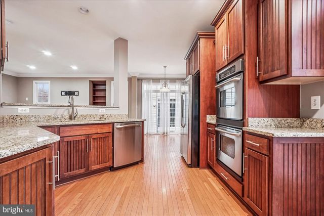 1310 S GLEBE RD, Arlington, VA 22204