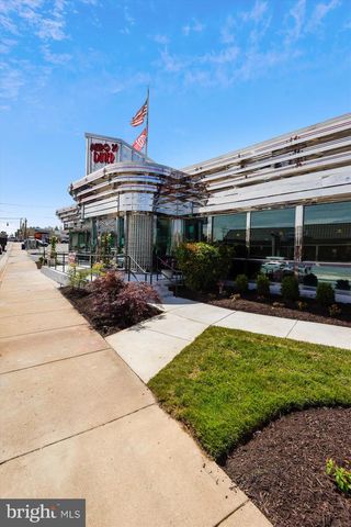 1310 S GLEBE RD, Arlington, VA 22204