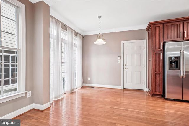 1310 S GLEBE RD, Arlington, VA 22204