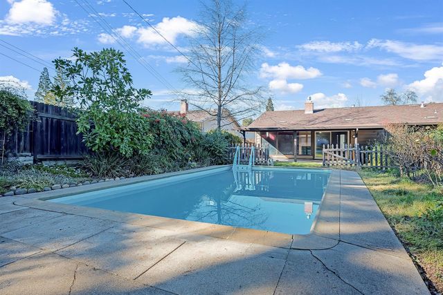 7636 Kensington Dr, Citrus Heights, CA 95610