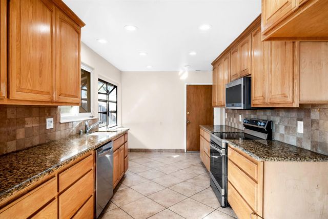 7636 Kensington Dr, Citrus Heights, CA 95610