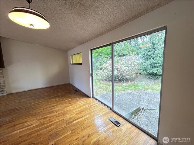 11718 5th Avenue NE, Seattle, WA 98125