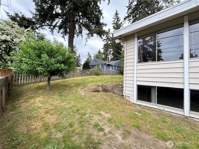 11718 5th Avenue NE, Seattle, WA 98125