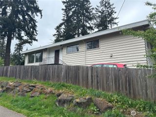 11718 5th Avenue NE, Seattle, WA 98125