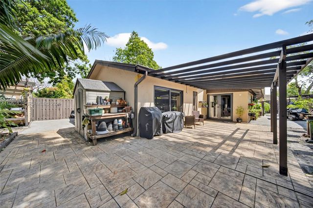 10861 SW 132nd Cir Court, Miami, FL 33186