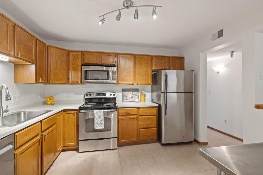 6085 Rowland Road 312, Minnetonka, MN 55343 — photo 5