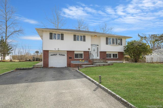 10 Pierre Drive, Commack, NY 11725