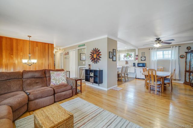 10 Pierre Drive, Commack, NY 11725