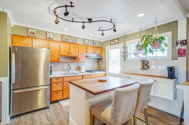 10 Pierre Drive, Commack, NY 11725