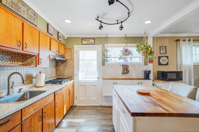 10 Pierre Drive, Commack, NY 11725