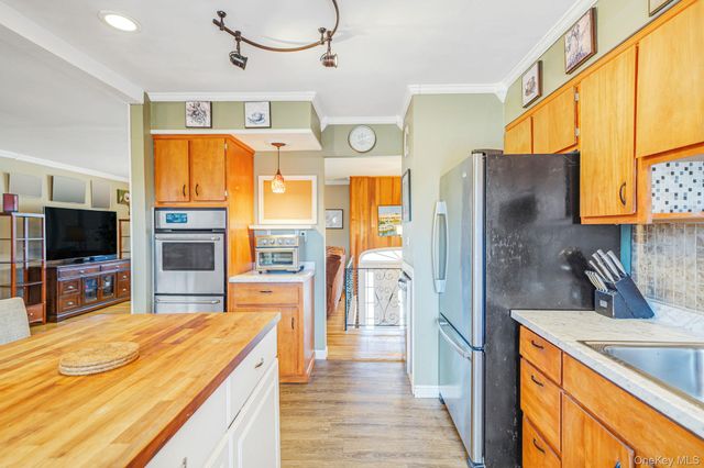 10 Pierre Drive, Commack, NY 11725