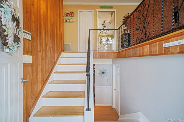 10 Pierre Drive, Commack, NY 11725