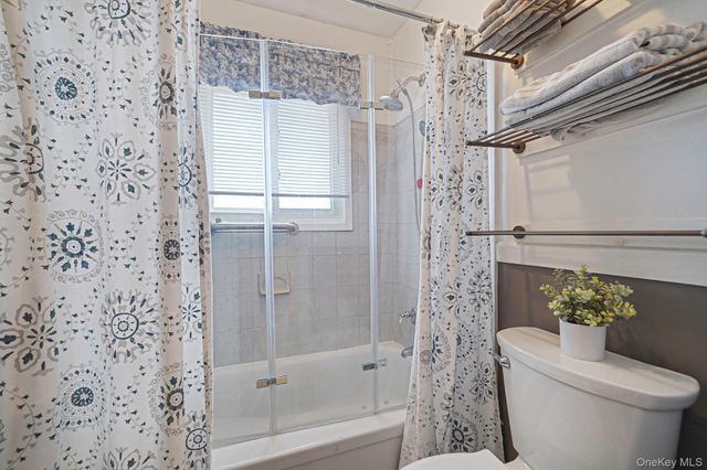 10 Pierre Drive, Commack, NY 11725