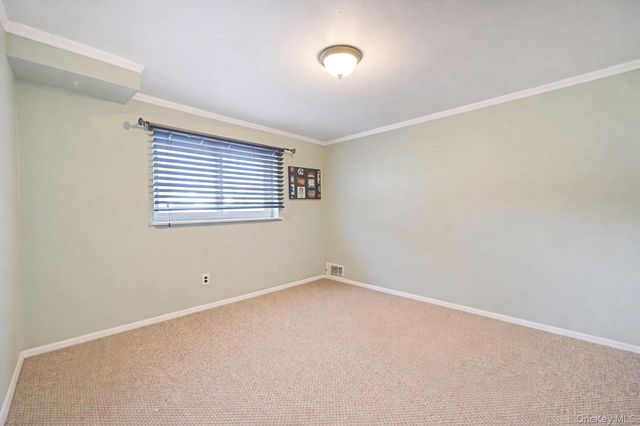 10 Pierre Drive, Commack, NY 11725