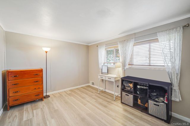 10 Pierre Drive, Commack, NY 11725