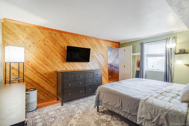 10 Pierre Drive, Commack, NY 11725