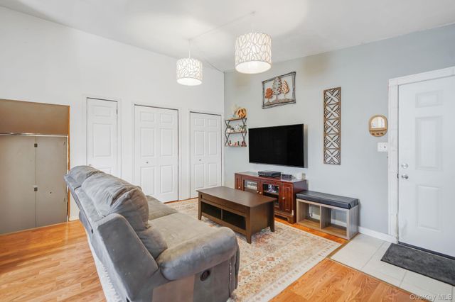 10 Pierre Drive, Commack, NY 11725