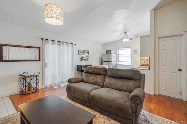 10 Pierre Drive, Commack, NY 11725