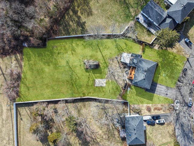 10 Pierre Drive, Commack, NY 11725