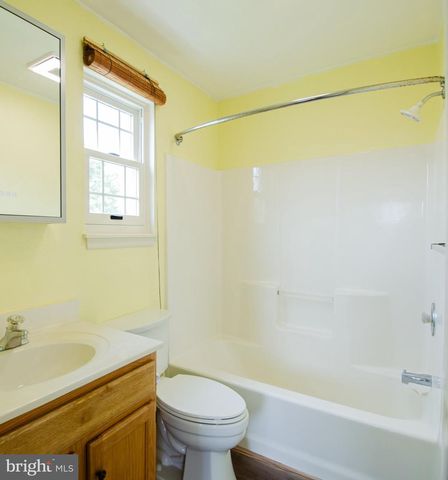 250 H ST, Carlisle, PA 17013